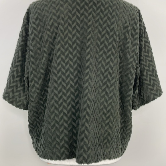 Nike Everyday Mod Boxy Top. Olive Green. Size Large. - Picture 8 of 13